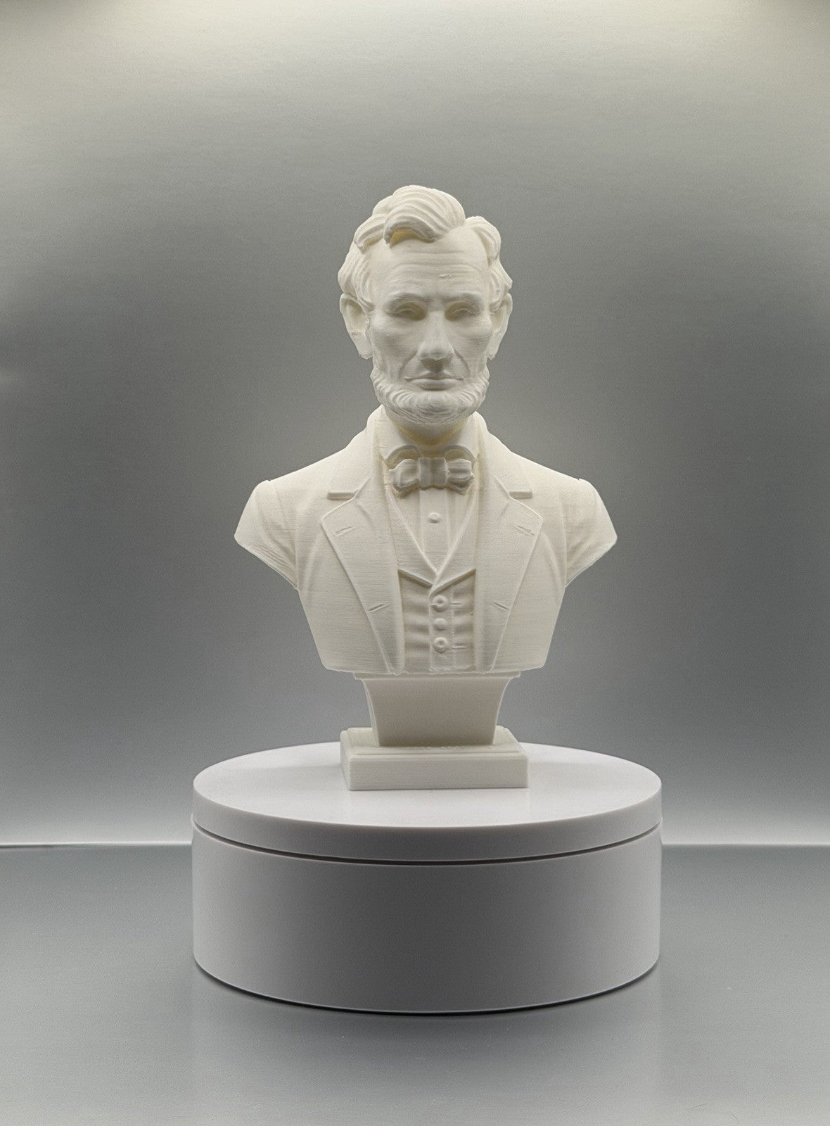 Abraham Lincoln - 16th U.S. President - Bust/Statue - 6” (15.2 cm)