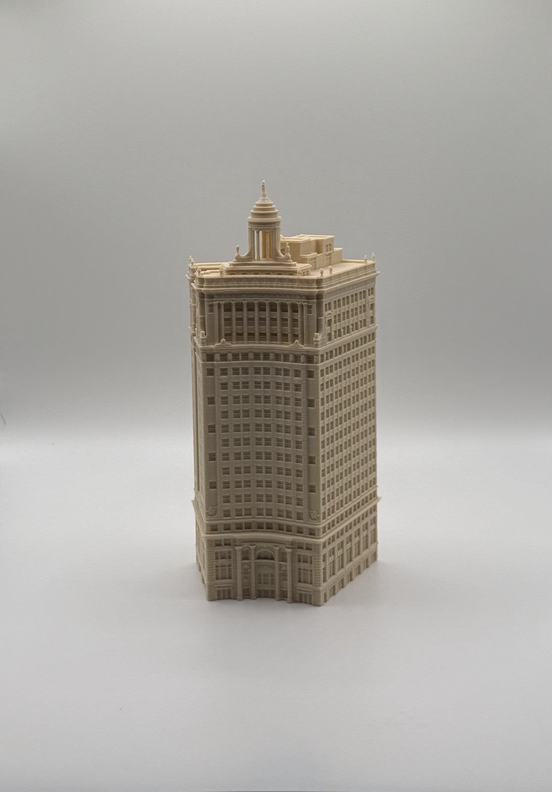 London Guarantee Building Model - Chicago Landmark - 6” (15.2 cm)
